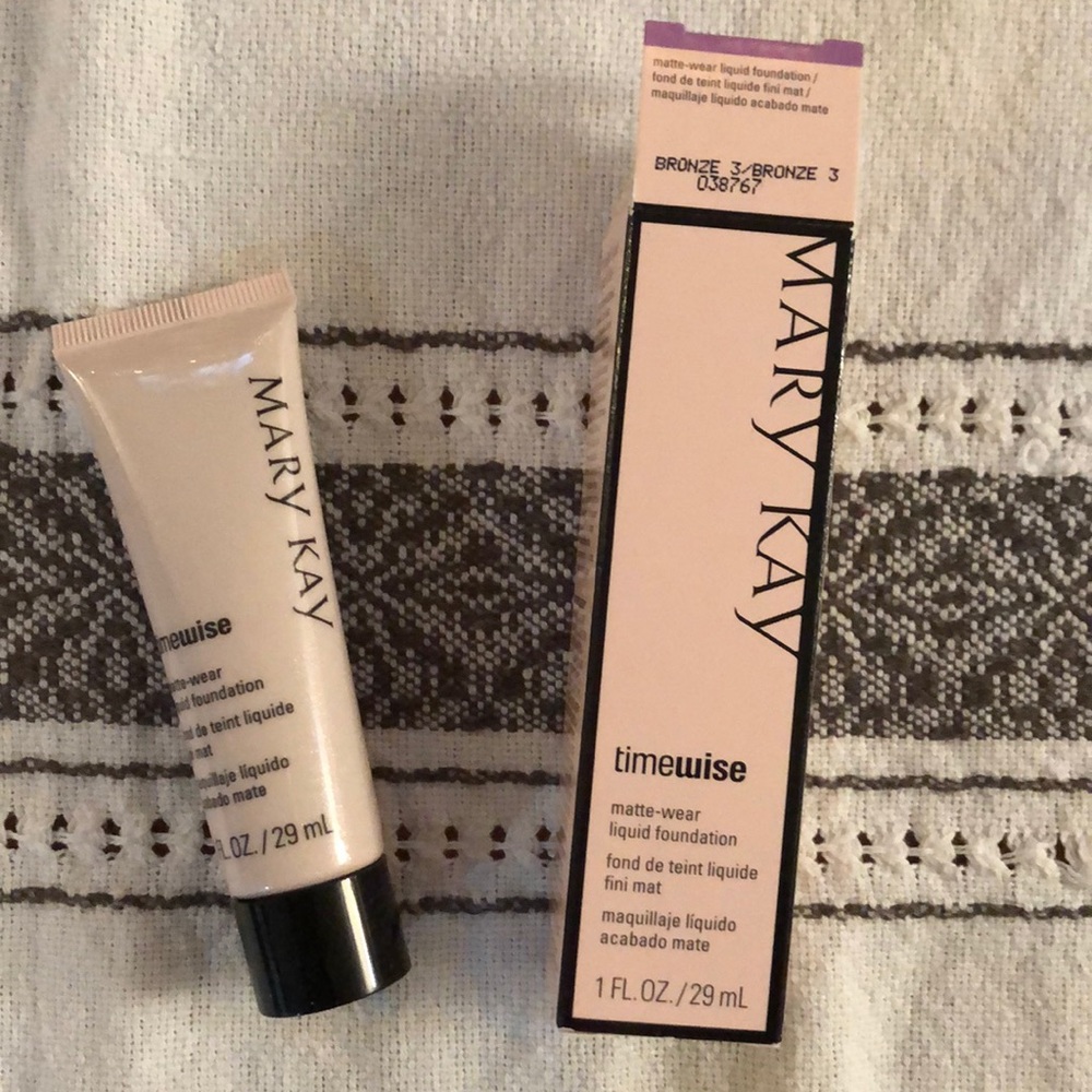 Mary Kay matte-wear liquid foundation Bronze 3